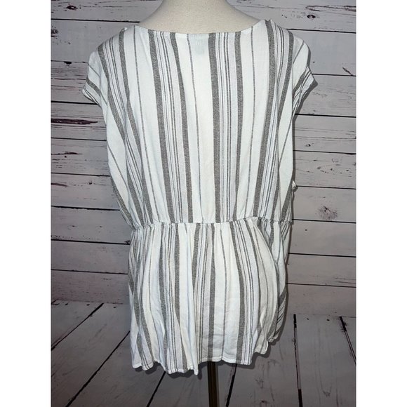 Torrid Shirt Blouse Plus Size 2 2X 2XL Peplum Rayon Striped Sleeveless Tassel - Picture 5 of 12